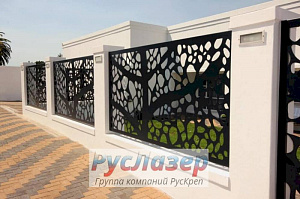 Художественные металлические панели для забора